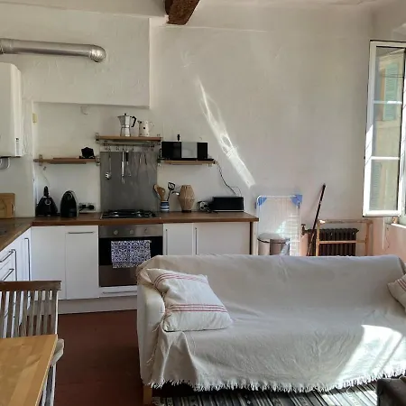 Cosy And Authentic In Old Apartment Antibes