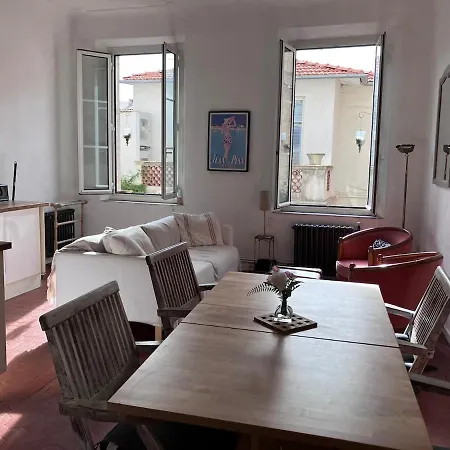 Cosy And Authentic In Old *