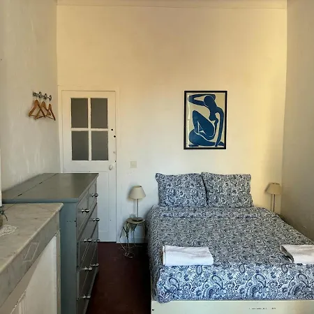 Cosy And Authentic In Old Apartment Antibes