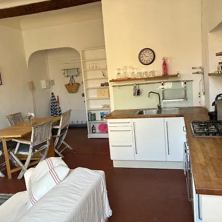 Cosy And Authentic In Old * 昂蒂布