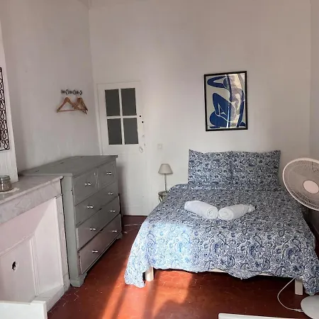 Cosy And Authentic In Old Apartment Antibes