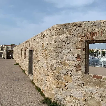 Cosy And Authentic In Old Antibes